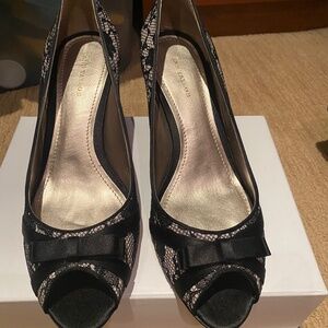 Ann Taylor black  lace and bow heels